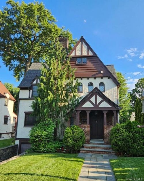 7 Huntwood Pl, Mount Vernon, NY, 10552-1215 | Card Image