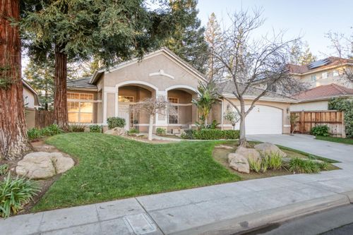 7839 N Carnegie Ave, Fresno, CA, 93722-2334 | Card Image