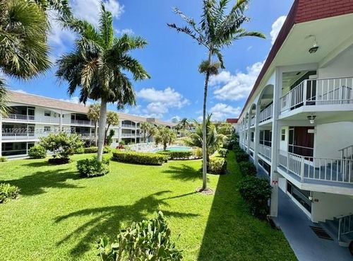 b-581 Blue Heron Dr, Hallandale Beach, FL, 33009-5738 | Card Image