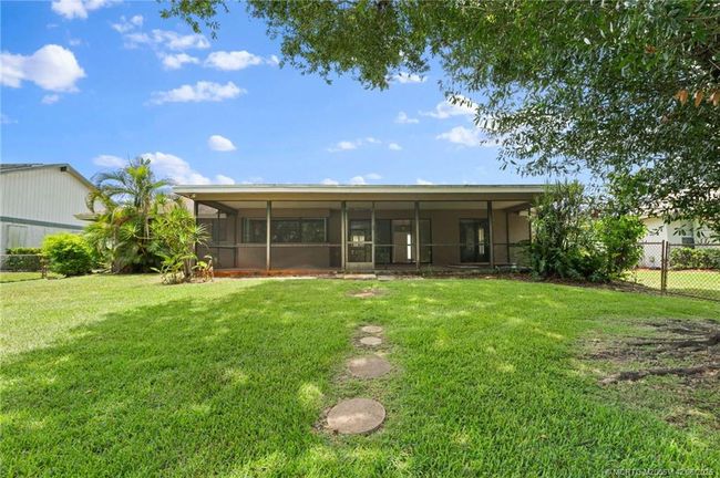 1339 Se Coral Reef St, House other with 3 bedrooms, 2 bathrooms and 2 parking in Port Saint Lucie FL | Image 17