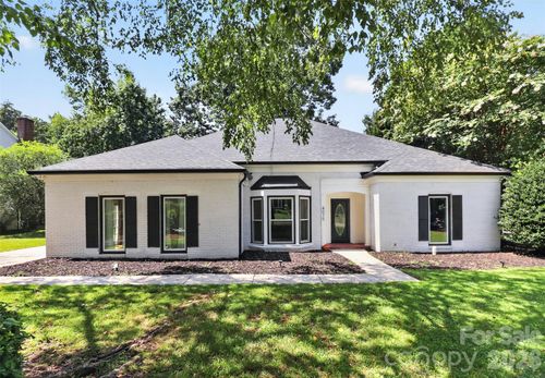 4015 Thistledown Ct, Charlotte, NC, 28269-8362 | Card Image