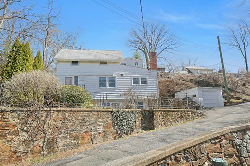 24 Burnsdale Ave, Valhalla, NY, 10595-1720 | Card Image