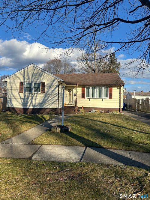 670 Henry Avenue Ext, Stratford, CT, 06614-3710 | Card Image