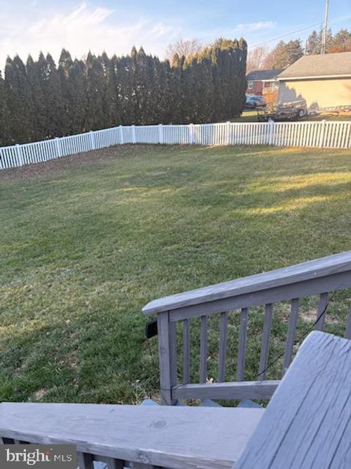 2144 Pleasant View Dr, YORK, PA, 17406-1523 | Card Image