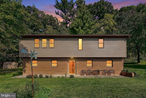 4 E Locust Street, MOUNT HOLLY SPRINGS, PA, 17065 | Card Image
