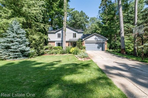 4079 Cumberland Ct, Commerce Township, MI, 48390-1301 | Card Image
