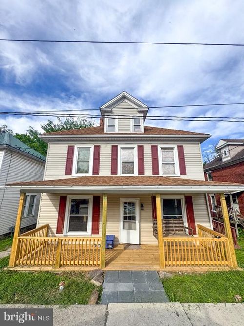 125 N Main St, YEAGERTOWN, PA, 17099-9648 | Card Image