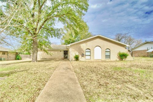 332 Crescent Drive, Hewitt, TX, 76643 | Card Image