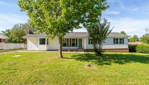 260 Barker Dr, Savannah, TN, 38372-8421 | Card Image