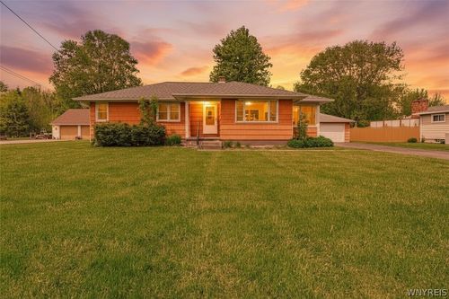 7132 Nash Road, Wheatfield, NY, 14120 | Card Image