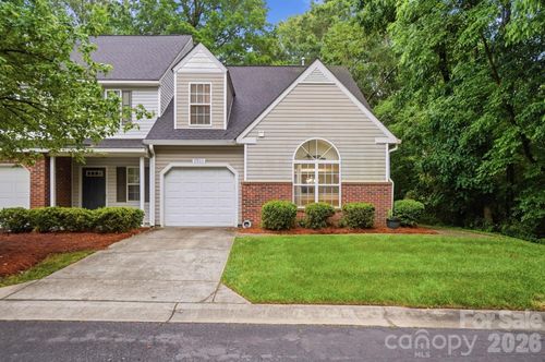 9904 Birch Knoll Ct, Charlotte, NC, 28213-4075 | Card Image