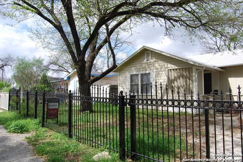 1823 Clower, San Antonio, TX, 78201-3543 | Card Image