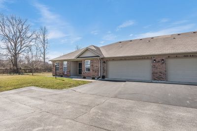 332-B - 6219 Loggia Drive, Condo with 2 bedrooms, 2 bathrooms and null parking in Indianapolis IN | Image 2