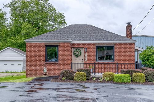 2425 W Pike St, Houston, PA, 15342-1160 | Card Image
