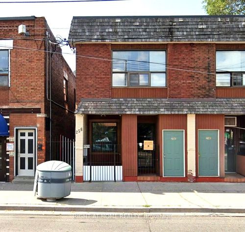 main-256 Lansdowne Ave, Toronto, ON, M6H3X9 | Card Image