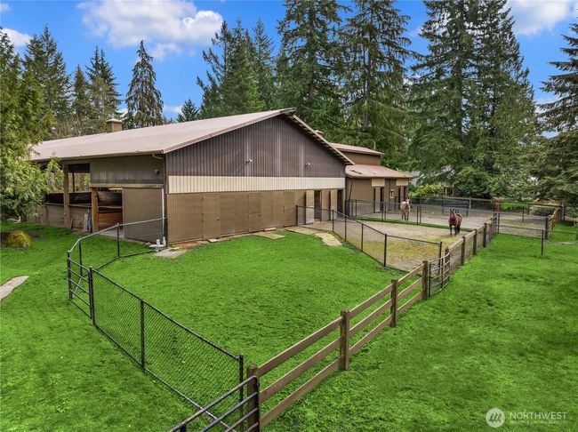 Paddocks are fenced separately with gates. | Image 36