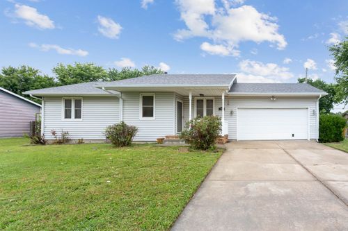 516 E School St, Rose Hill, KS, 67133-9787 | Card Image