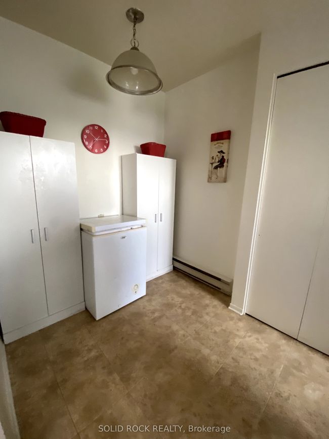 403 - 250 Brittany Dr, Condo with 3 bedrooms, 1 bathrooms and null parking in Ottawa ON | Image 23