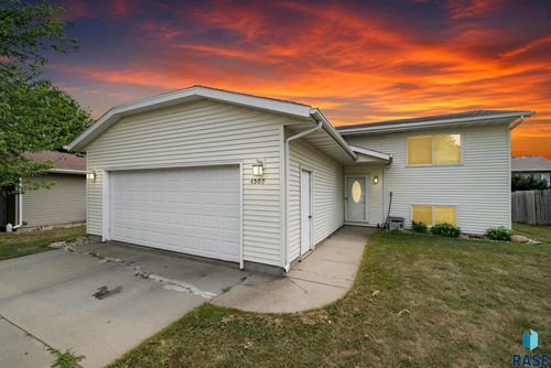 4509 W Oregon St, Sioux Falls, SD, 57107-6896 | Card Image