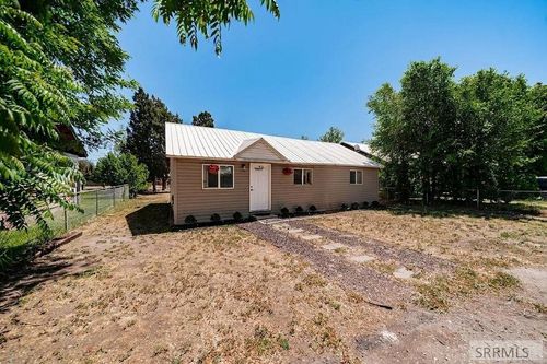170 Golden St, Blackfoot, ID, 83221-2633 | Card Image