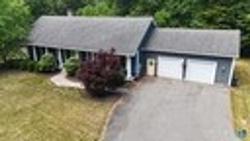 17 Blackwells Lndg, Brooklyn, CT, 06234-2443 | Card Image