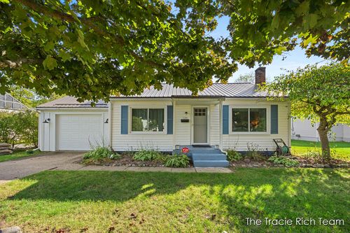 135 S Center St, Lowell, MI, 49331-1501 | Card Image