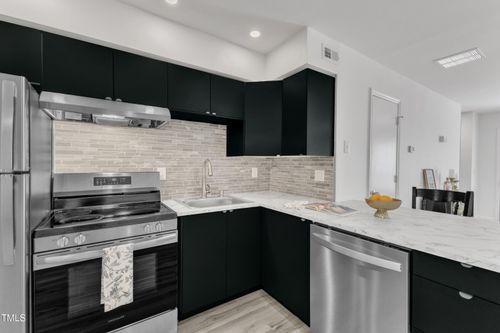 137 Friar Ln, Carrboro, NC, 27510-2498 | Card Image