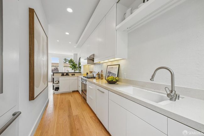 70 Douglass St, House other with 3 bedrooms, 3 bathrooms and 1 parking in San Francisco CA | Image 12