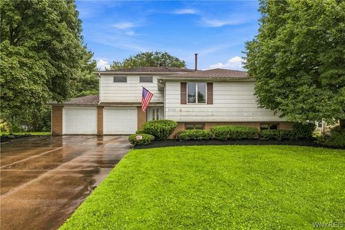 6392 Locust Street Ext, Lockport, NY, 14094-6512 | Card Image