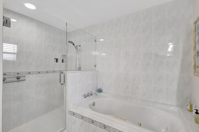 6700 Versailles Ct, Condo with 3 bedrooms, 3 bathrooms and null parking in Lake Worth FL | Image 31