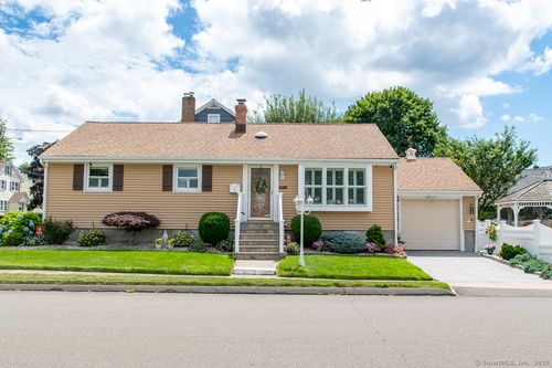 2 Oak Ter, Stratford, CT, 06614-4323 | Card Image