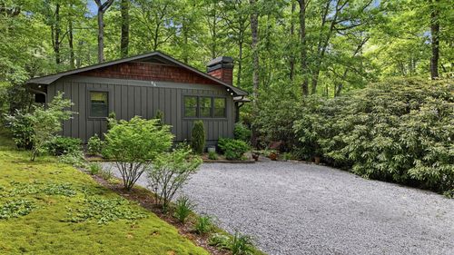 86 E Wingina Pl, Highlands, NC, 28741-8217 | Card Image