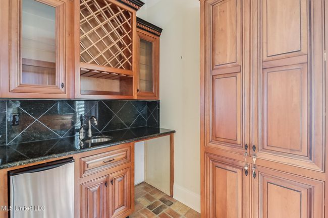 Bar area in breakfast room | Image 26