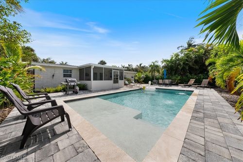 1280 Embassy Ln, NAPLES, FL, 34104-4235 | Card Image