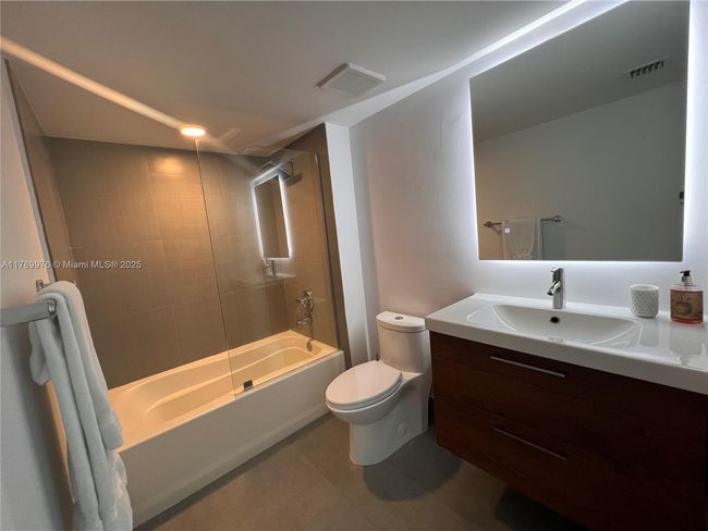 APT-1707 - 1155 Brickell Bay Dr, Condo with 1 bedrooms, 1 bathrooms and null parking in Miami FL | Image 8