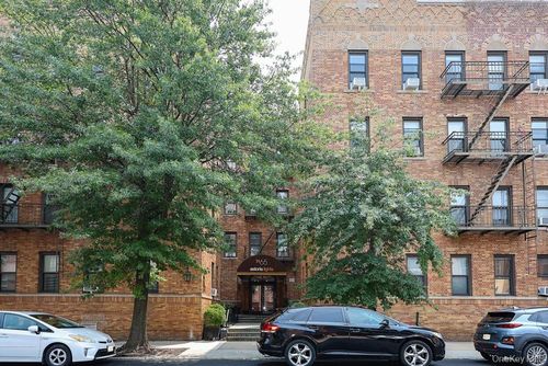 10c-24-65 38th St, Astoria, NY, 11103-4111 | Card Image