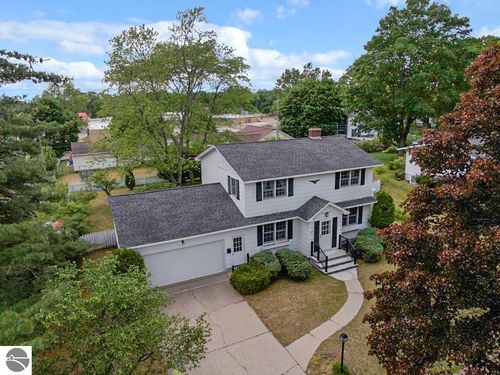 424 Crestview Pl, Cadillac, MI, 49601-2205 | Card Image