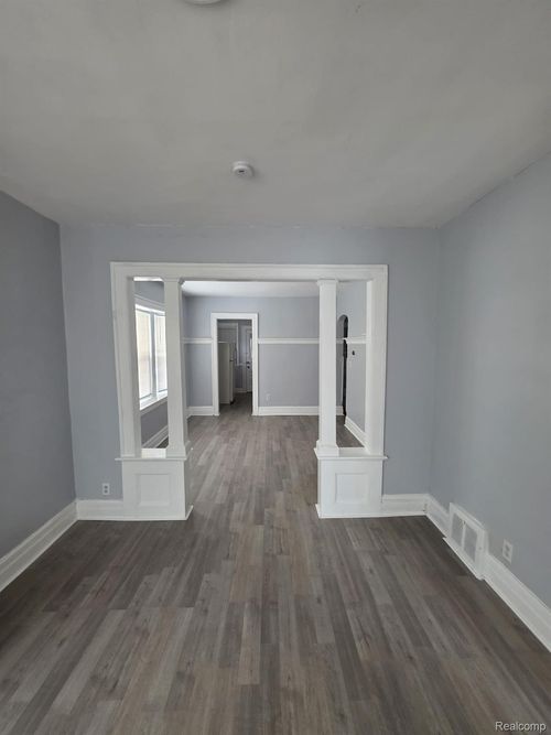 3801 Ellery St, Detroit, MI, 48207-1800 | Card Image
