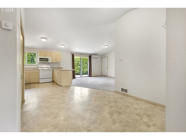 5580 Franklin Blvd, House other with 3 bedrooms, 2 bathrooms and 2 parking in Eugene OR | Image 13