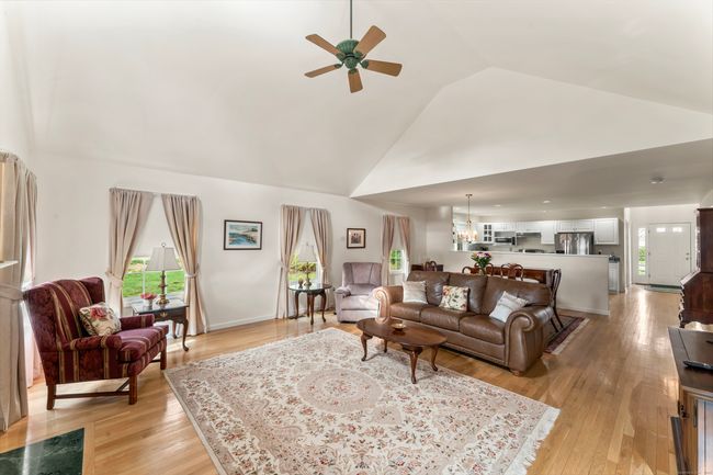 11 - 11 Saint George Pl, Condo with 2 bedrooms, 2 bathrooms and null parking in Sandy Hook CT | Image 11