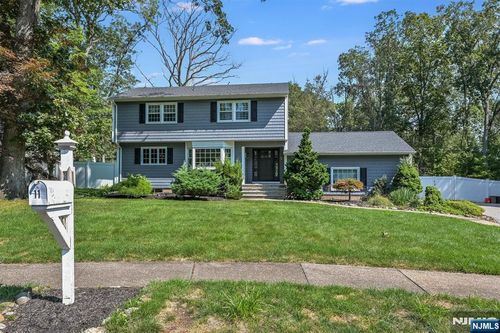 11 Aspen Ct, Wayne, NJ, 07470-5142 | Card Image