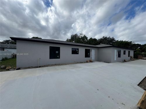 1112 Nw 81st St, Miami, FL, 33150-2740 | Card Image