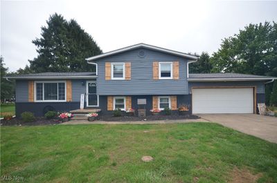 11628 Peach Glen Avenue Nw, House other with 4 bedrooms, 2 bathrooms and null parking in Uniontown OH | Image 1