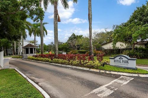 apt-1e-103 Royal Park Dr, Oakland Park, FL, 33309-5868 | Card Image