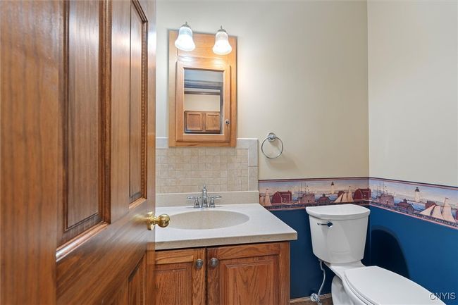 8013 Ginger Rd, House other with 4 bedrooms, 4 bathrooms and null parking in Liverpool NY | Image 16