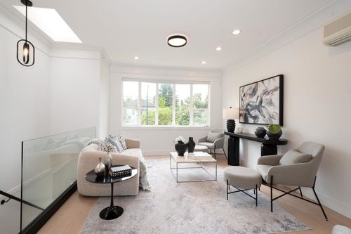 827 E 32nd Avenue, Vancouver, BC, V5V2Y7 | Card Image