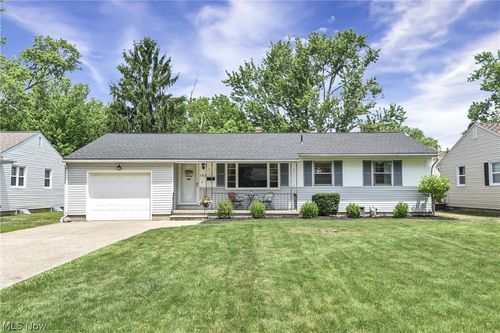 183 Sunrise Dr, Amherst, OH, 44001-1452 | Card Image