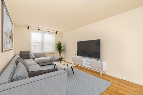2-31 Crescent St, Astoria, NY, 11106-3727 | Card Image