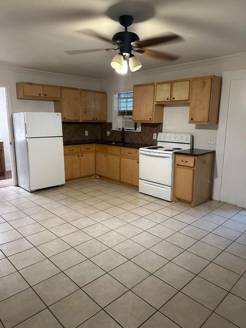 c-9506 Capitol View Dr, Austin, TX, 78747-4108 | Card Image