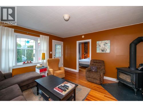 1233 Ethel St, Kelowna, BC, V1Y2W6 | Card Image